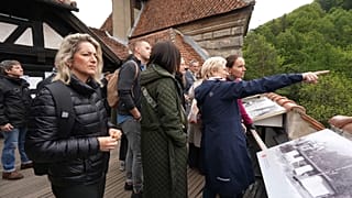 Is tourism possible without overcrowding popular destinations?